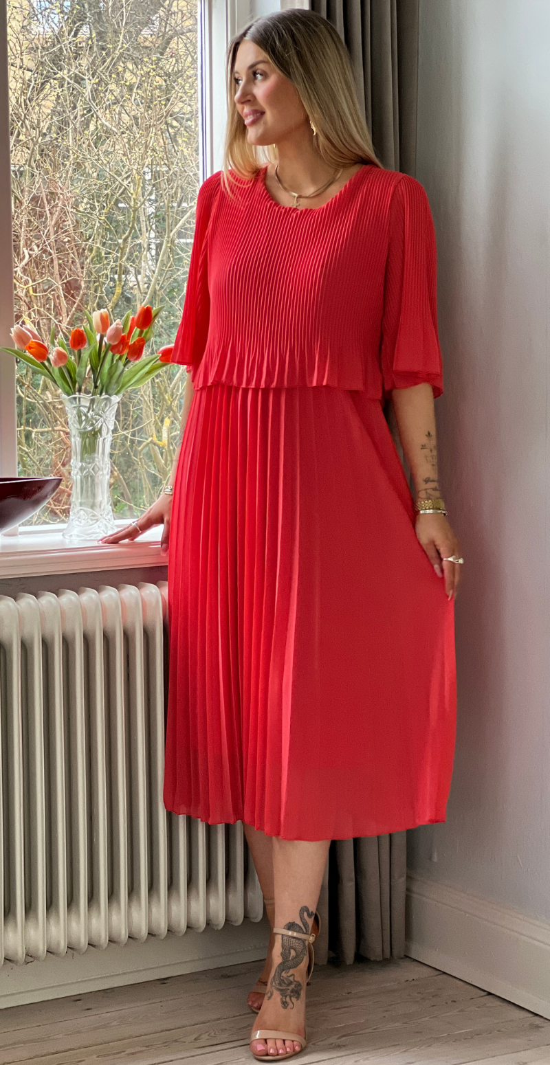 Forudbestil uge 15 Carmen plisseret kjole med elastik i taljen koral LikeLondon