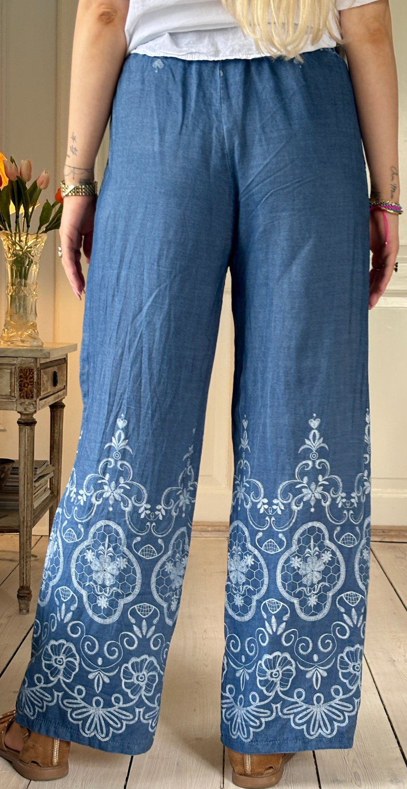 Candie denimbukser med broderiprint dark jeans LikeLondon