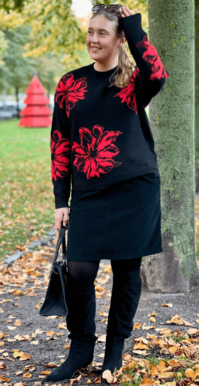 Omea strikbluse sort