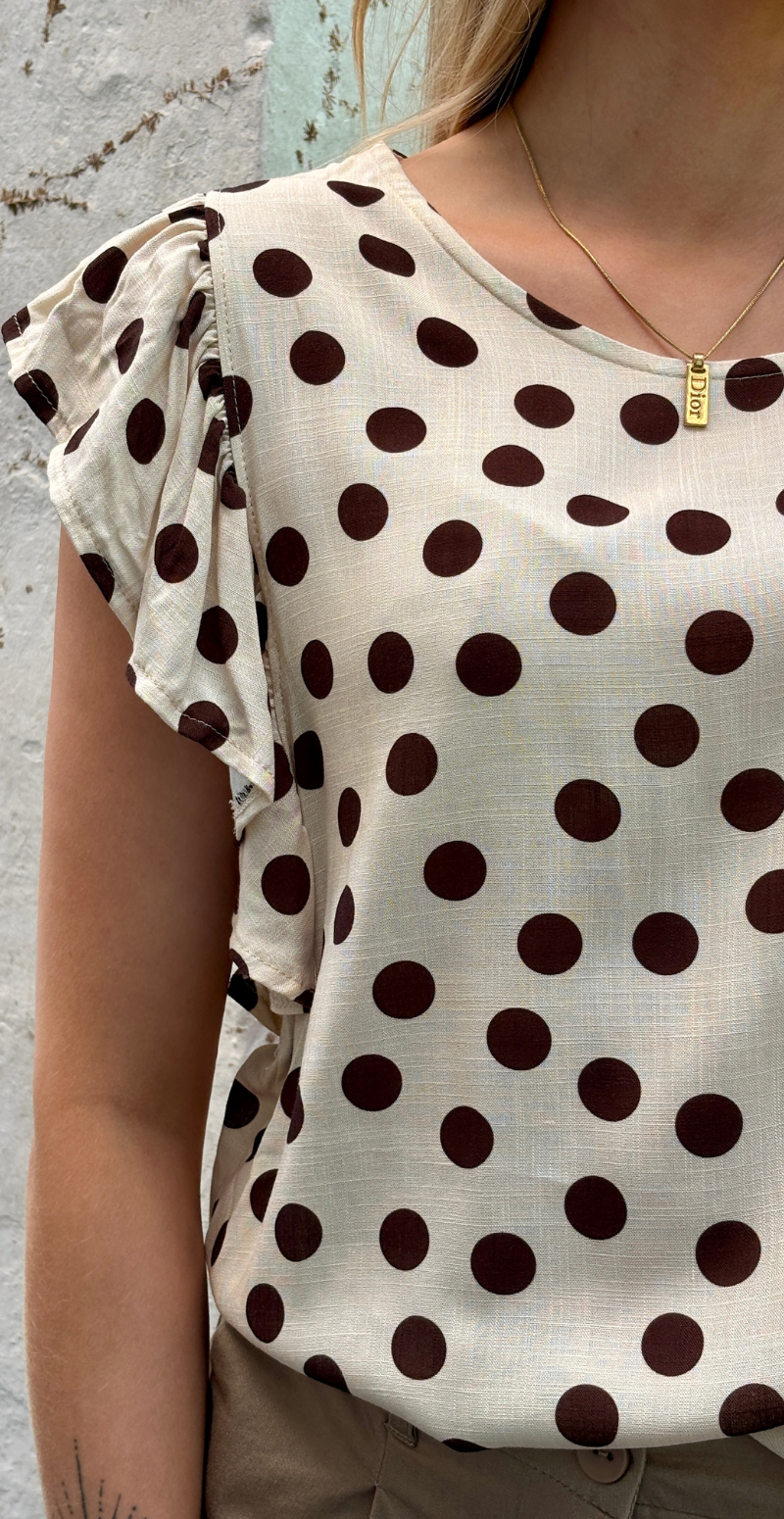 Emmy bluse med prikker og flæseærmer beige LikeLondon