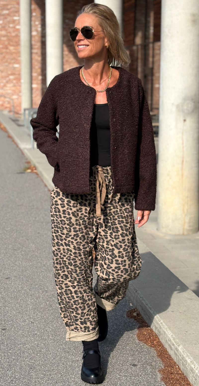 Grith jakke i teddy-look brun LikeLondon