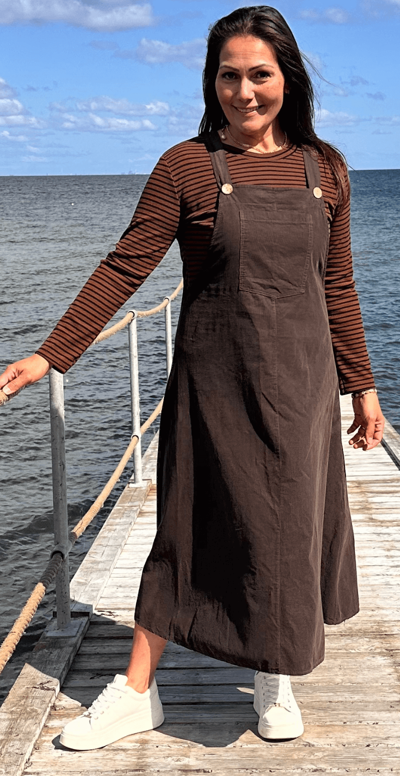 Camelia spencer i fløjl med lomme og træknapper brun LikeLondon By Christina