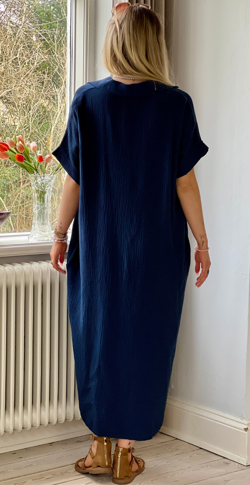 Dagmar kjole i musselin navy LikeLondon