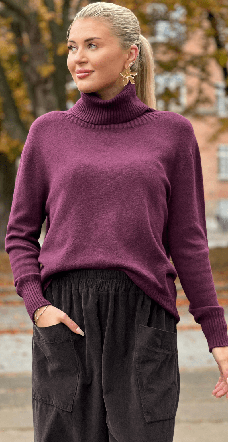 Abelone strik med rullekrave bordeaux LikeLondon