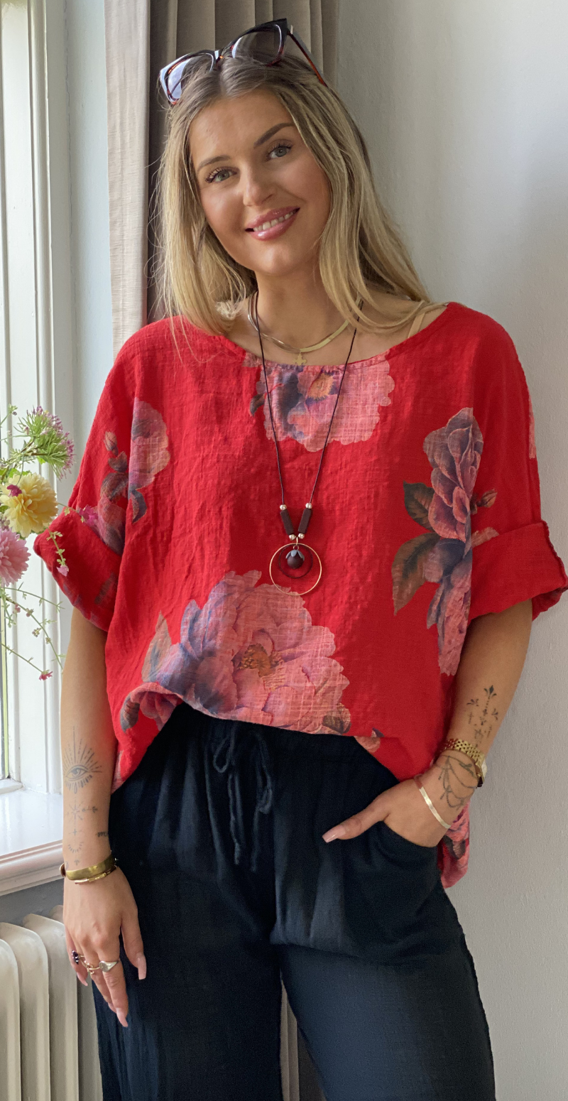 Feodora blomstret bluse med vidde og halskæde rød LikeLondon