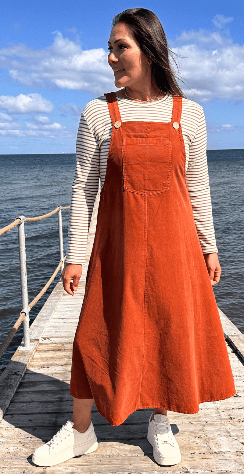 Camelia spencer i fløjl med lomme og træknapper tabacco LikeLondon By Christina