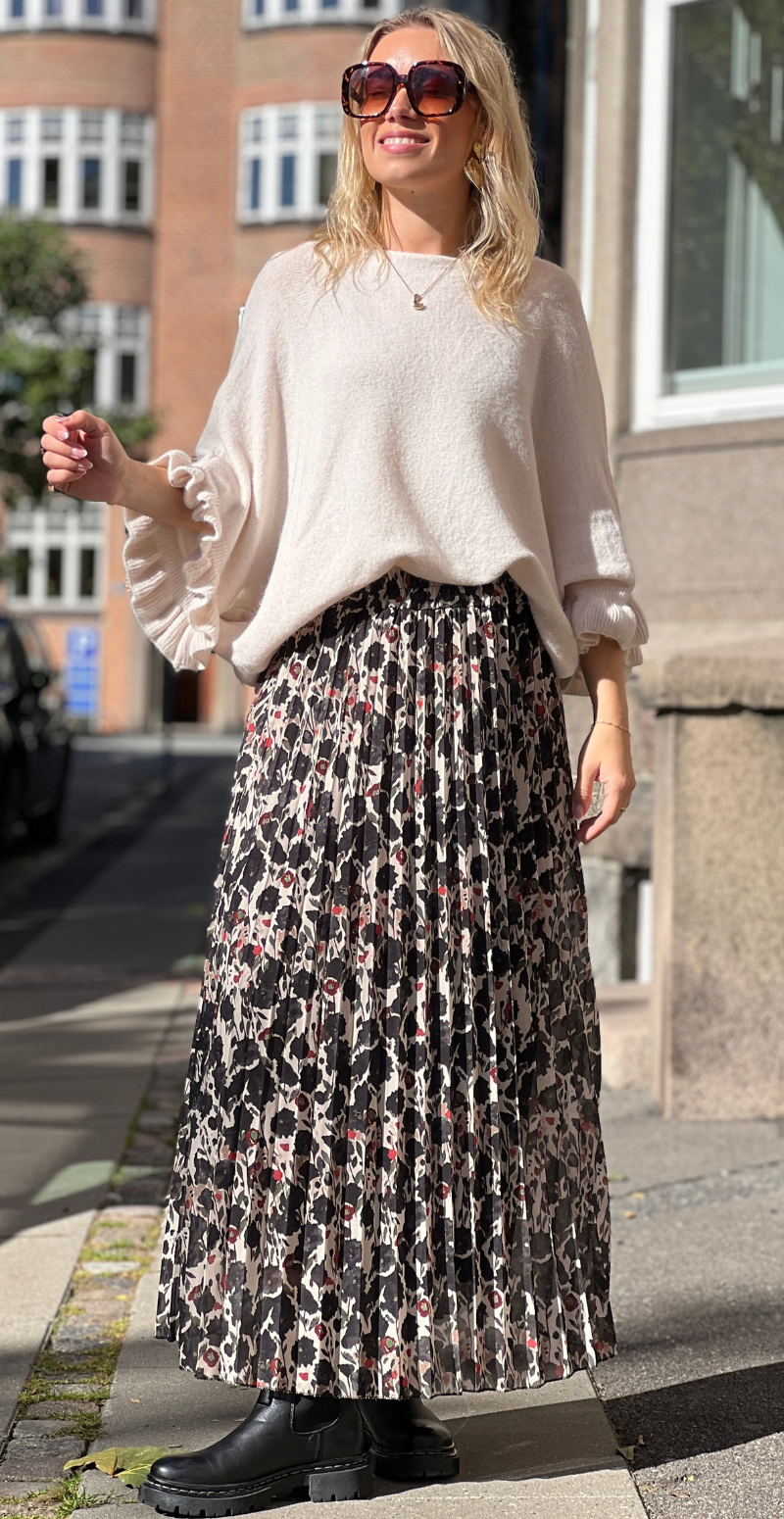 Robyn plisseret nederdel med blomstermønster sort LikeLondon
