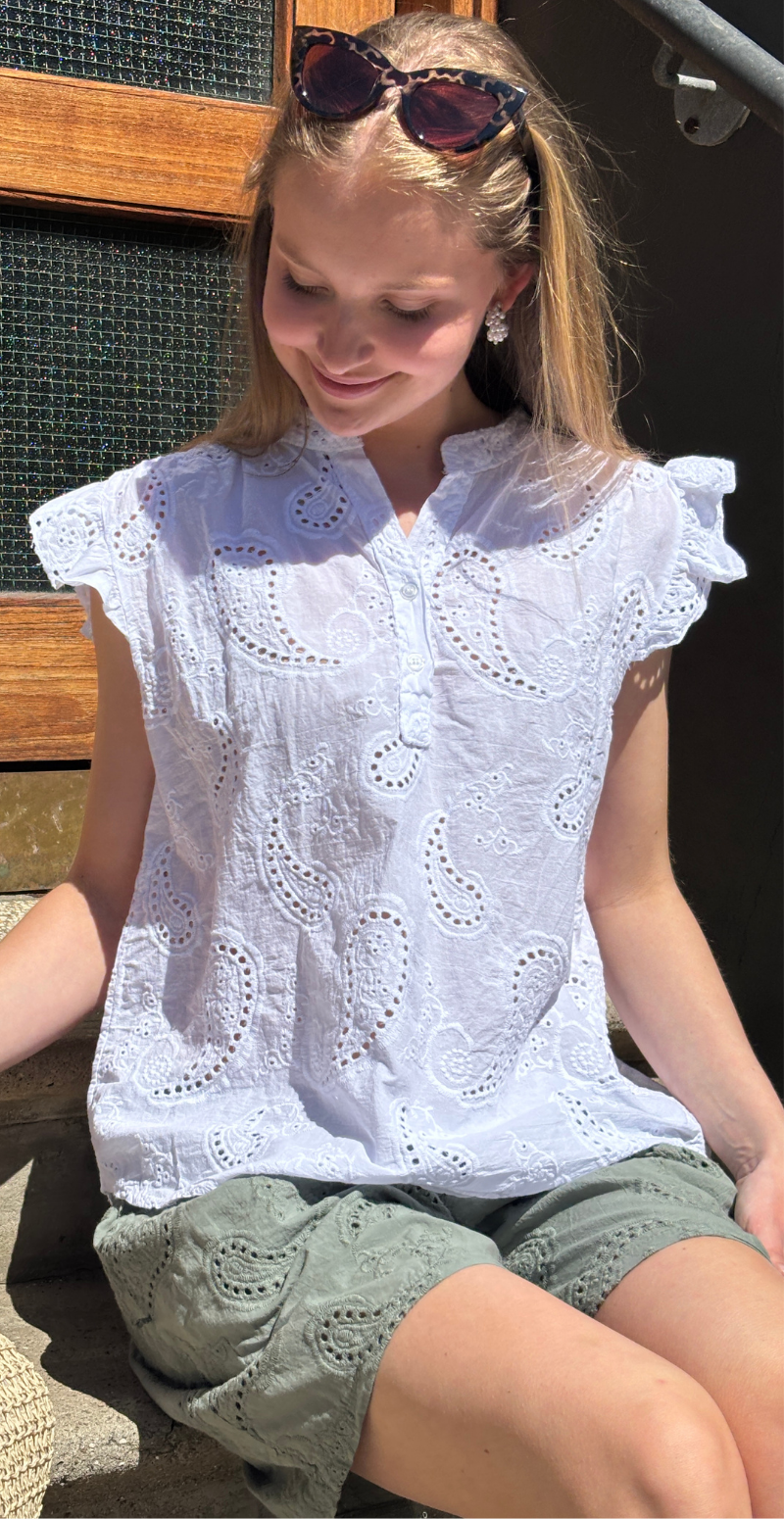 Isobel bluse med broderi anglaise og flæseærmer hvid LikeLondon