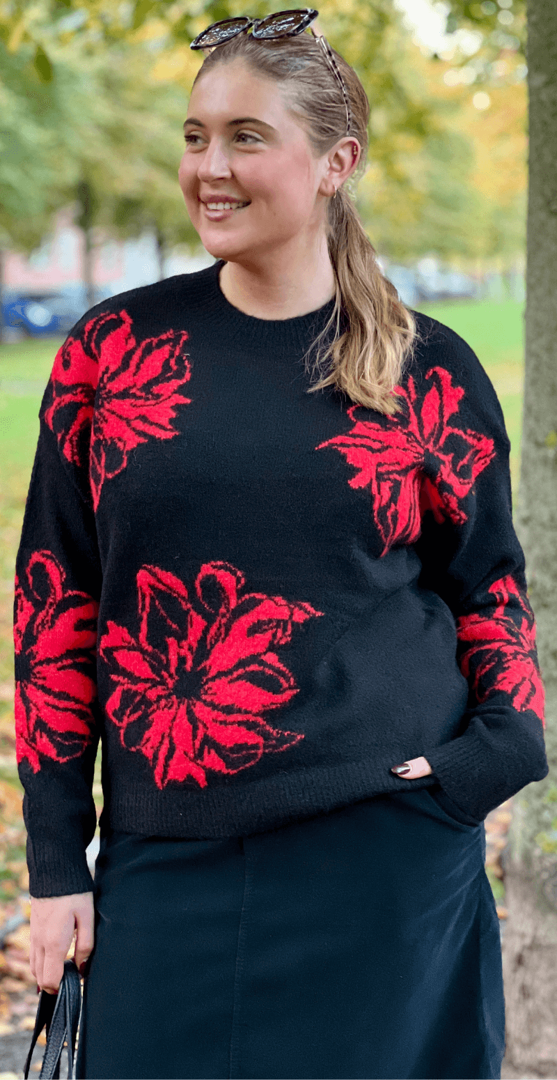 Omea strikbluse sort