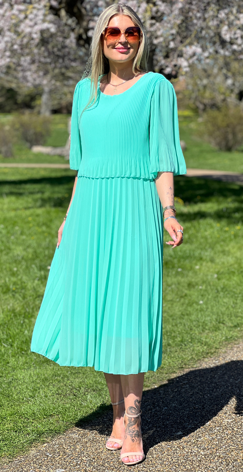 Carmen plisseret kjole med elastik i taljen mint LikeLondon