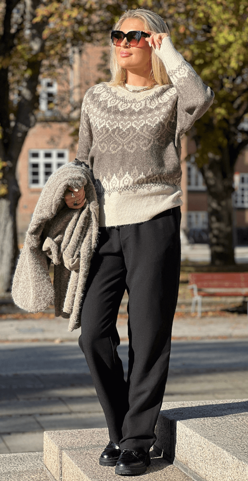 Merla pullover i uldblanding med mønster morel w. moonbeam