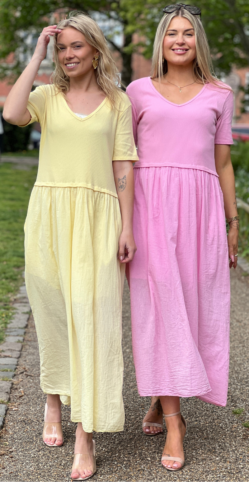 Christiane kjole med V-udskæring og overdel i rib pink LikeLondon