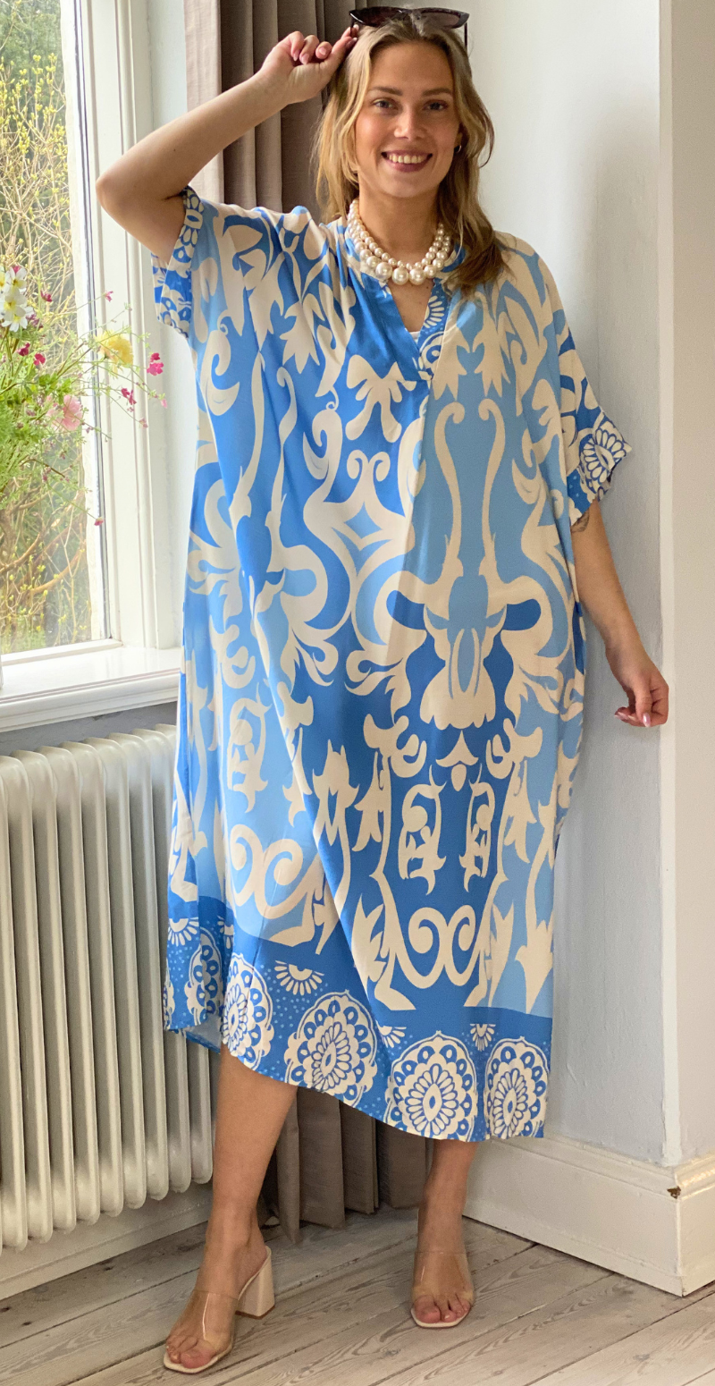 Melia kjole med mønster lysblå LikeLondon