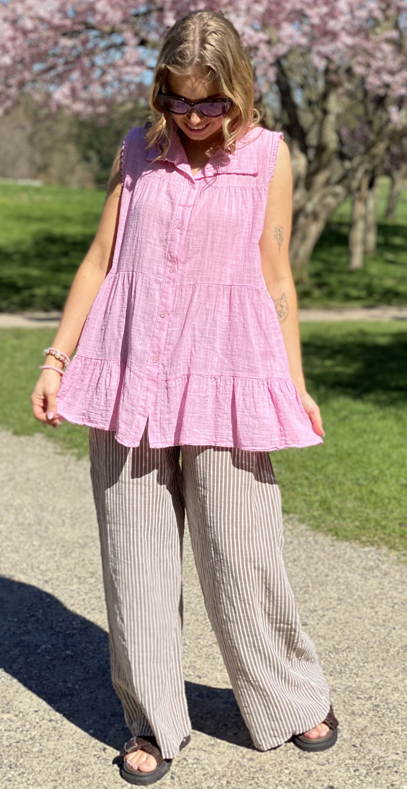 Rinda bluse uden ærmer med peplum og hæklede detaljer pink LikeLondon