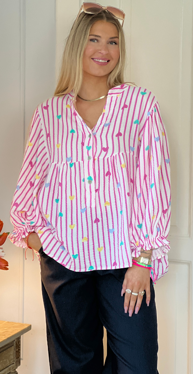 Maryah bluse med striber og hjerter fuxia LikeLondon
