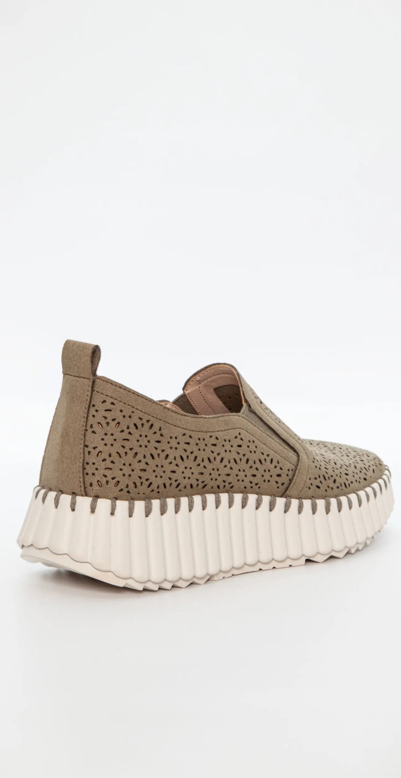 Sneaker med høj sål og mønster khaki Duffy