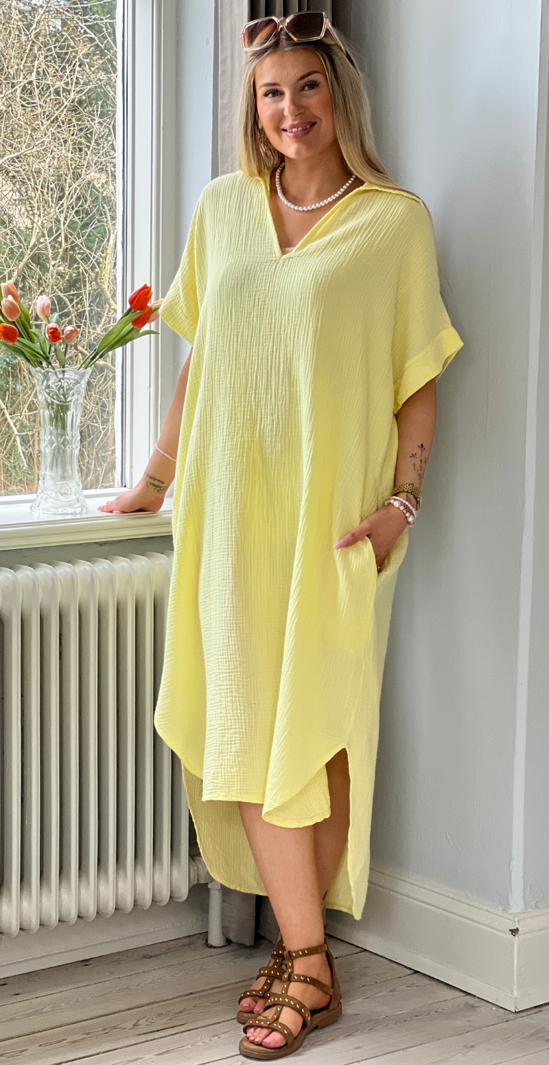 Dagmar kjole i musselin gul LikeLondon