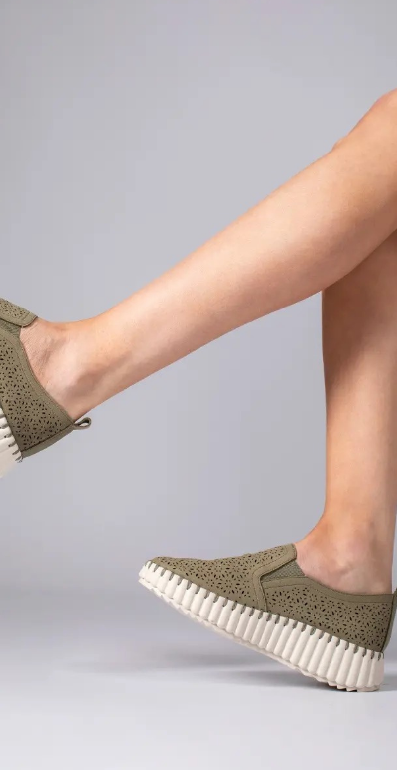 Sneaker med høj sål og mønster khaki Duffy