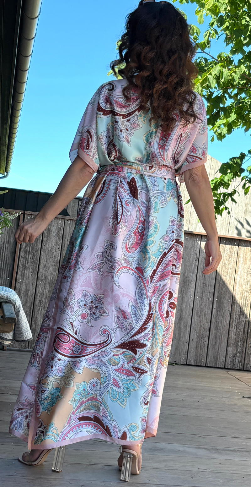 Lang sarong med mønster og bindebånd rosa LikeLondon