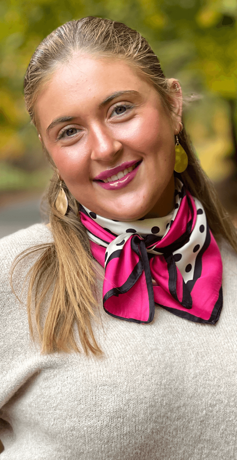 Silketørklæde med prikker pink LikeLondon