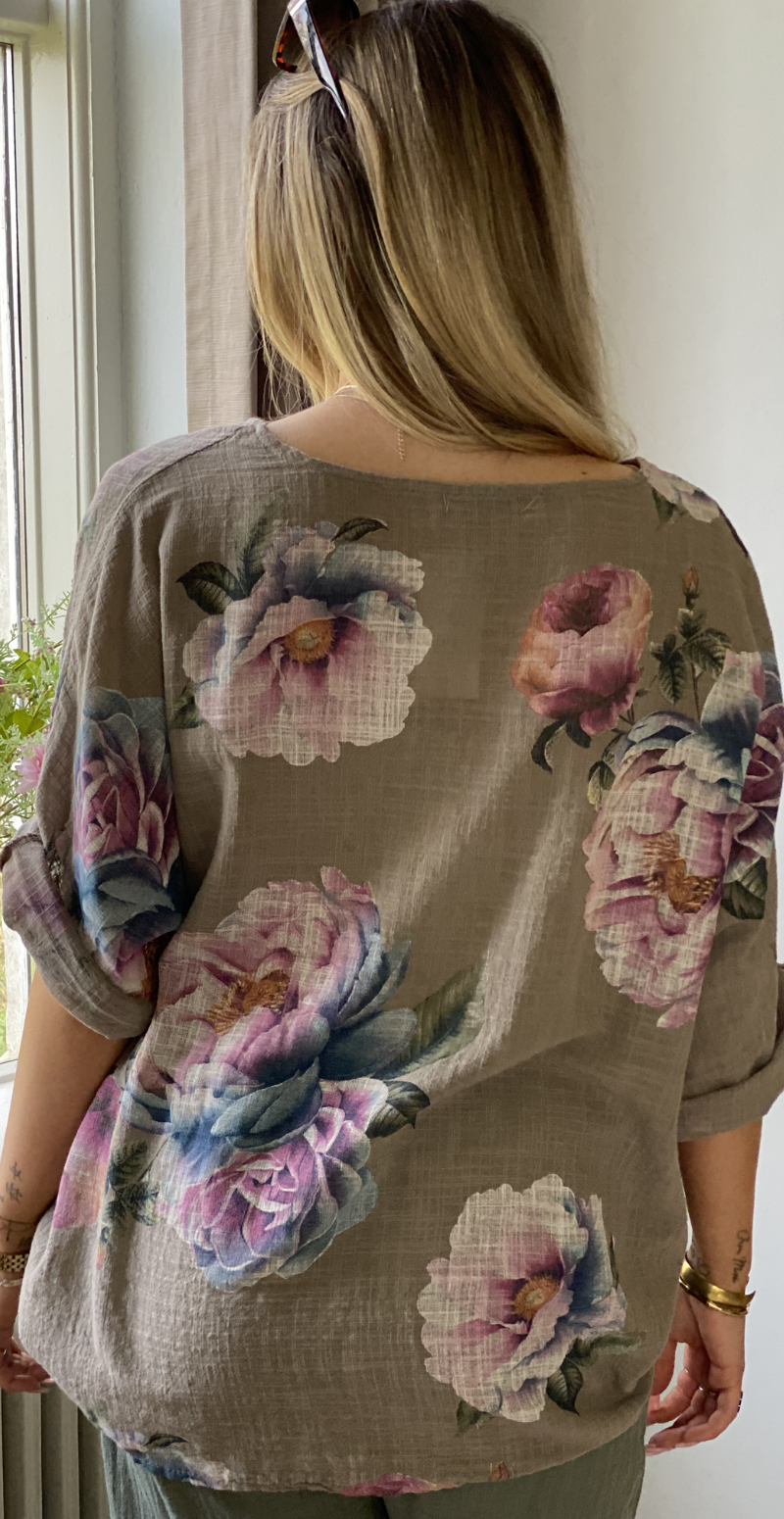 Feodora blomstret bluse med vidde og halskæde fango LikeLondon