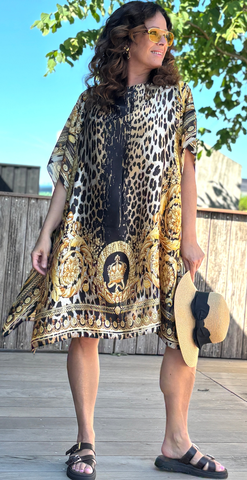 Sarong med leoprint og bådudskæring sort LikeLondon