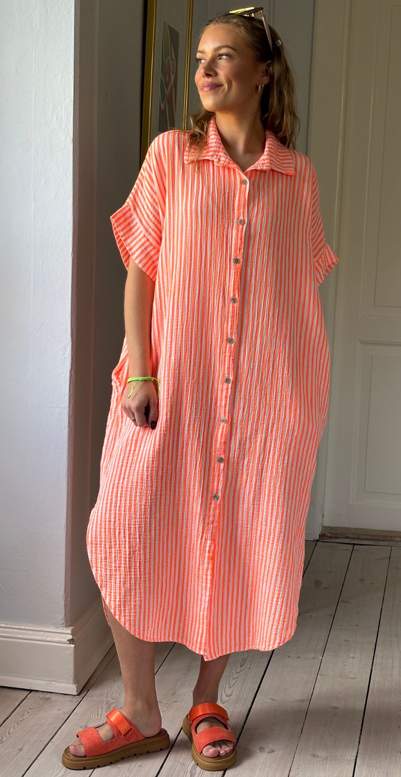Ilia gennemknappet og stribet kjole i musselin orange LikeLondon