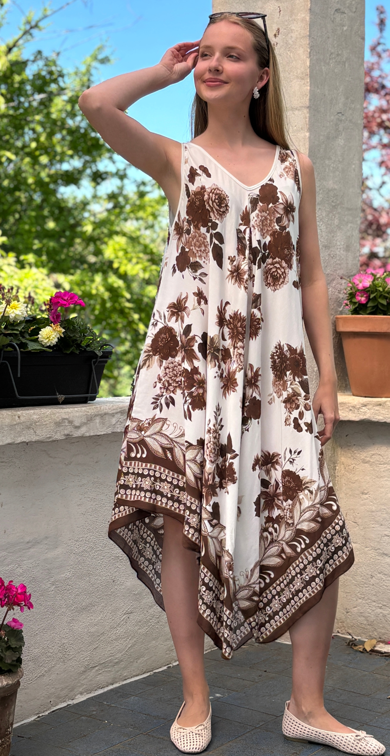 Gypsy kjole med blomster og asymmetrisk kant brun LikeLondon