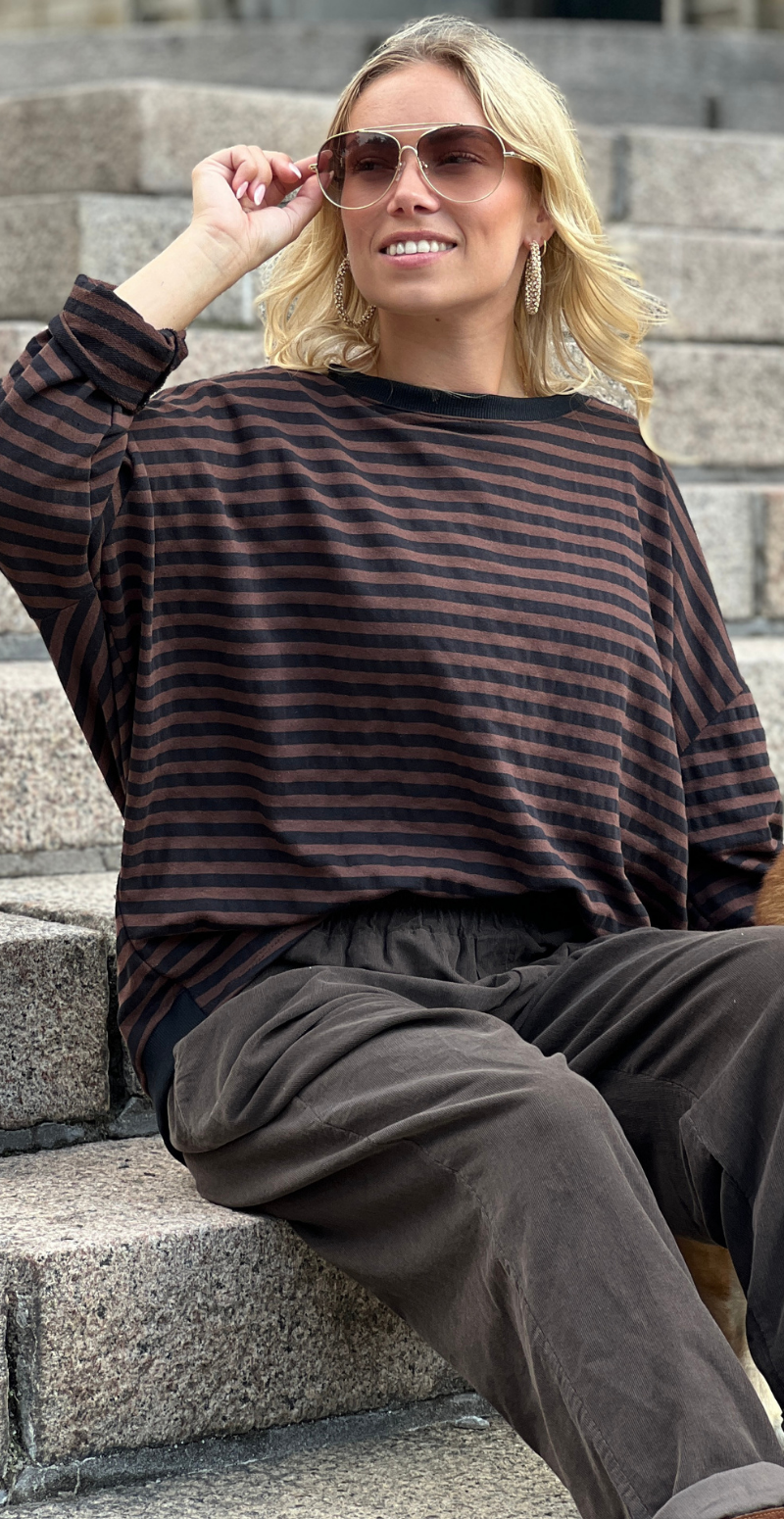 Zenia bluse med lange ærmer og striber old brown/sort LikeLondon