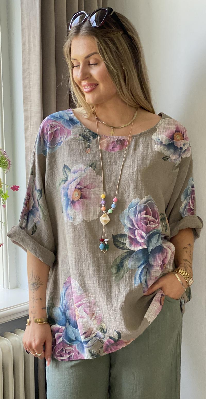 Feodora blomstret bluse med vidde og halskæde fango LikeLondon