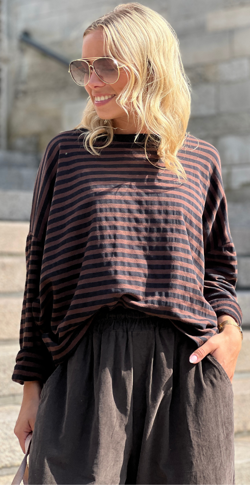 Zenia bluse med lange ærmer og striber old brown/sort LikeLondon