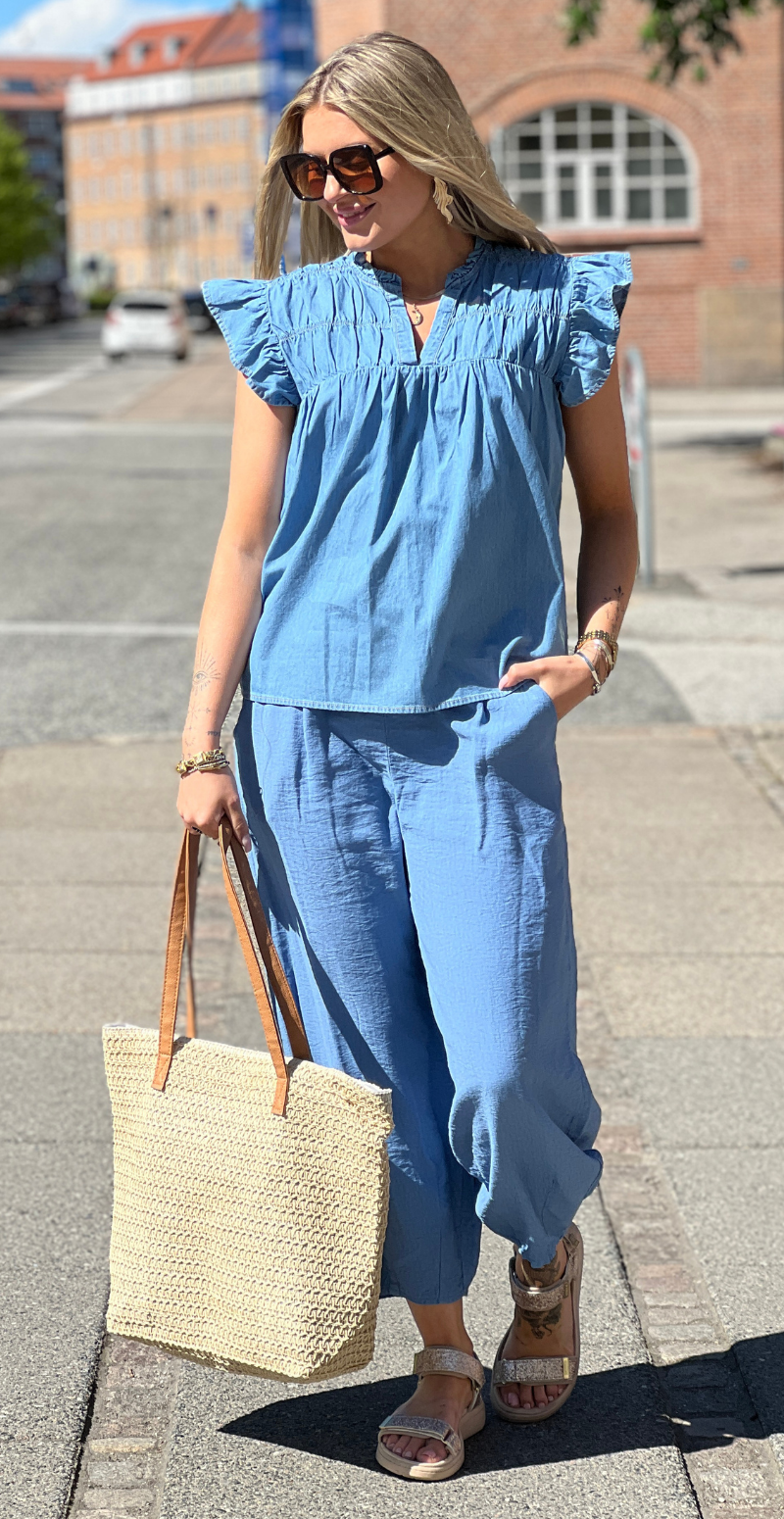 Kashe denimbluse med smock light blue denim B.young