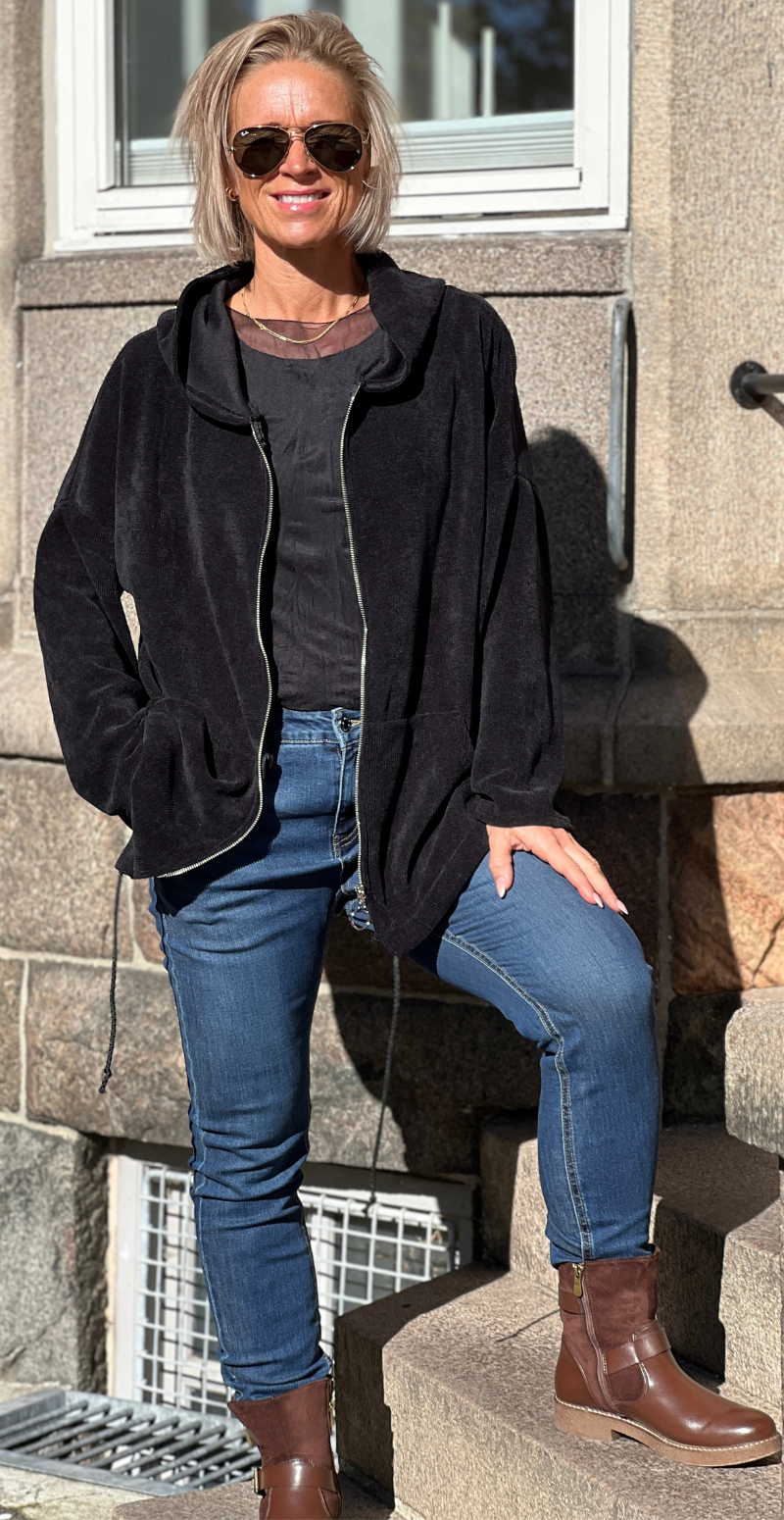 Fourdbestil uge 43 Melissa fløjlscardigan med hætte og lynlås sort LikeLondon