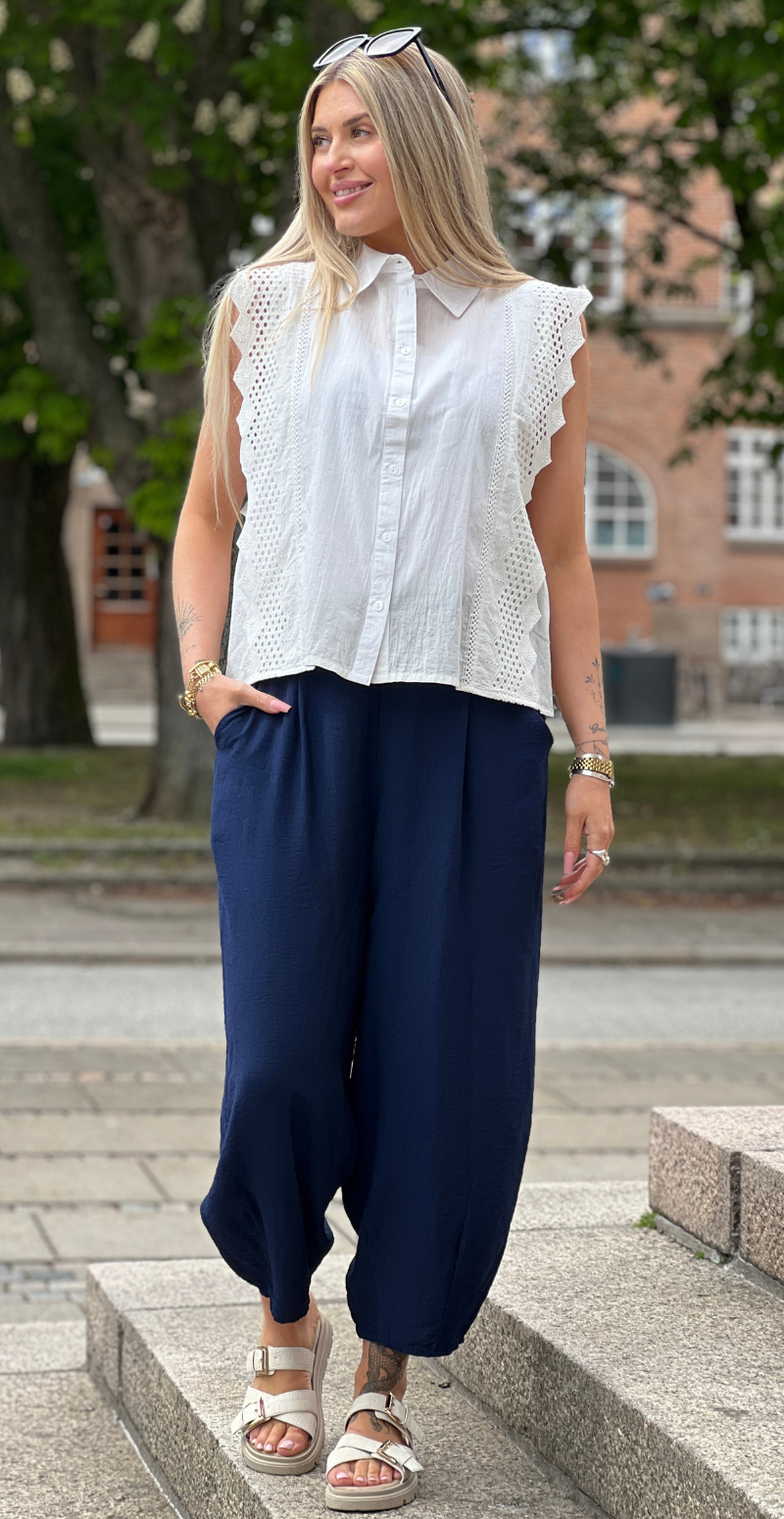 Bina bluse med broderi anglaise brilliant white Freequent