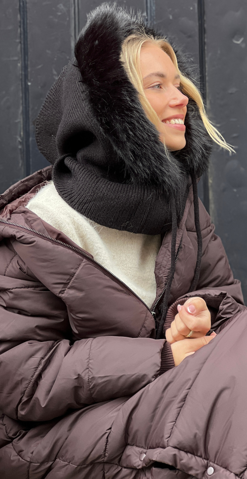 Balaclava med pelskant og snøre sort LikeLondon