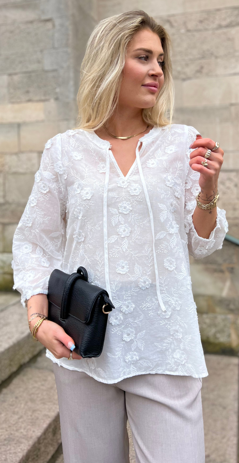 Darana bluse med blomster star off-white