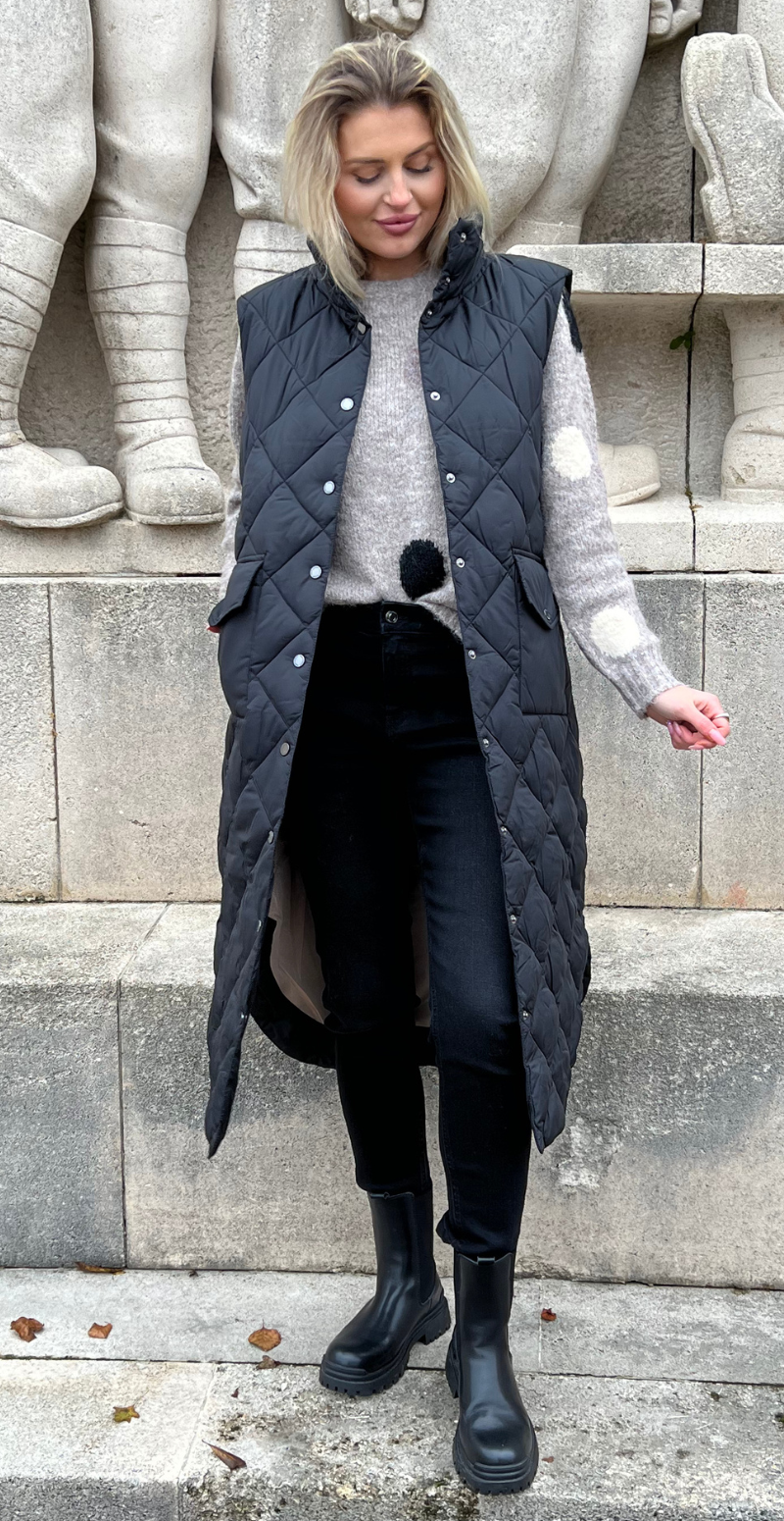 Lang quiltet vest sort