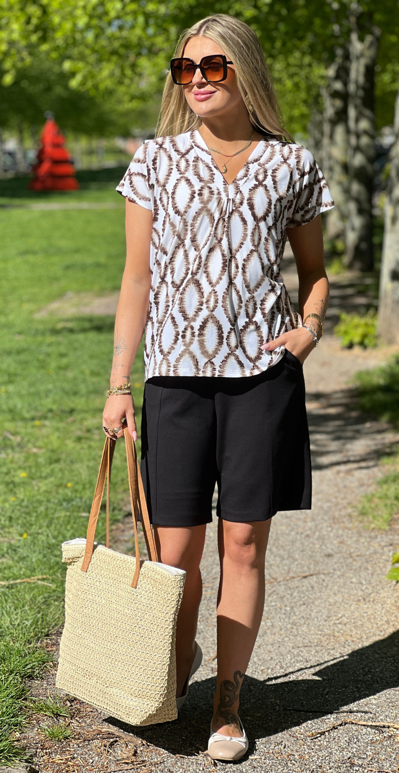 Julia shorts med bindebånd i taljen sort LikeLondon