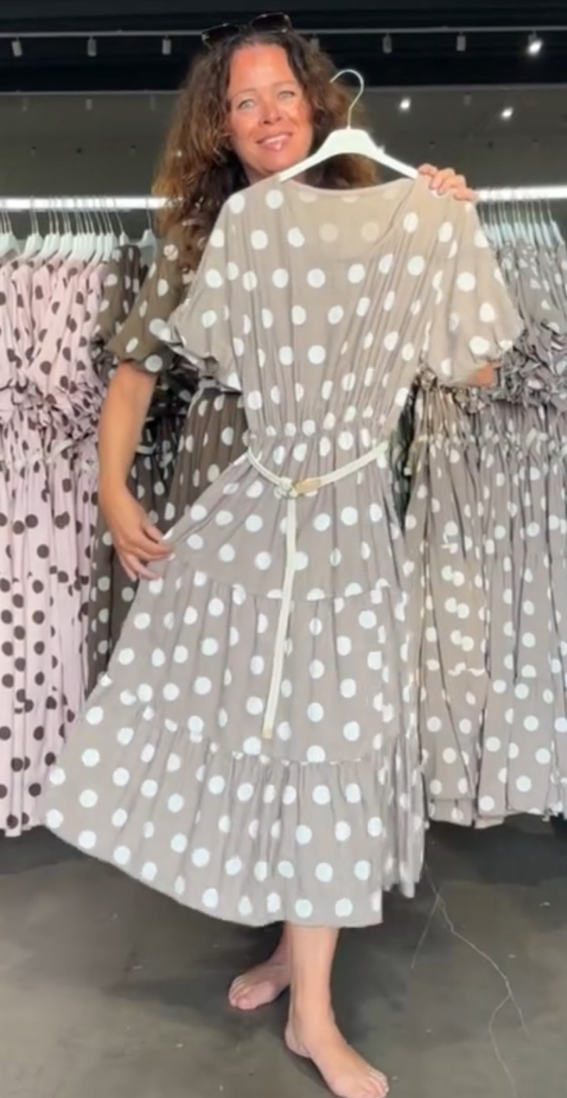 Elly kjole med dots og peplum fango LikeLondon