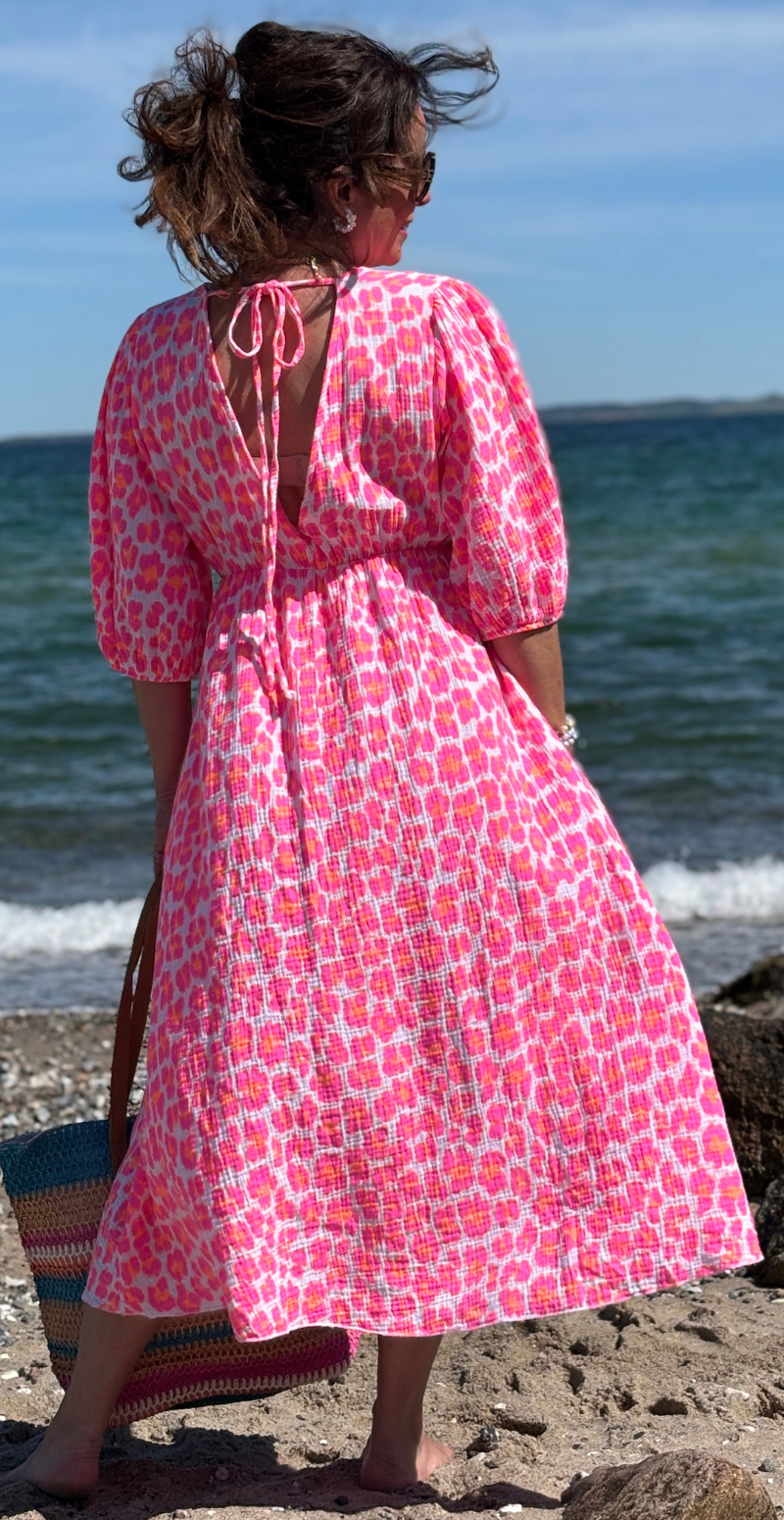Forudbestil uge 22 Maya kjole med v-hals og leopardprint pink LikeLondon