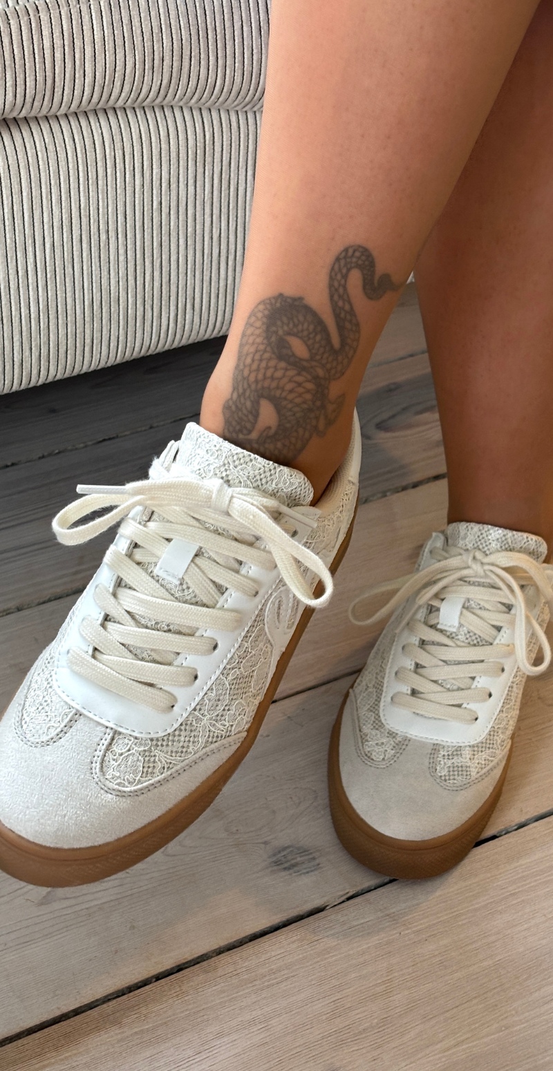 Sneaker i retrolook med snøre beige Duffy