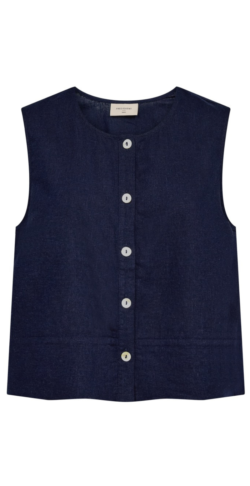 Lava hør top med rund hals og knapper foran navy blazer Freequent