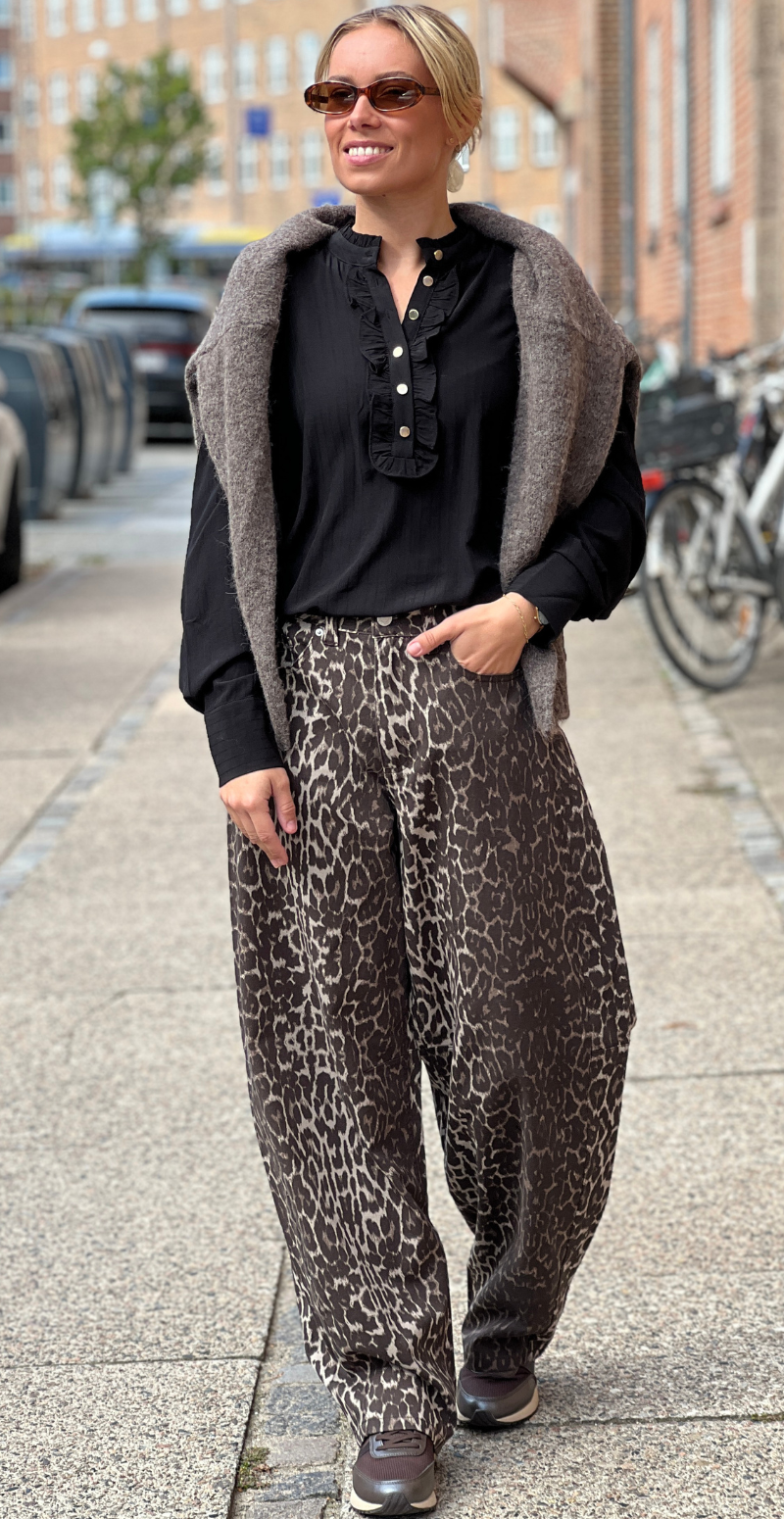 Rinna barrel jeans med leopardprint oyster gray w. granite gray Freequent