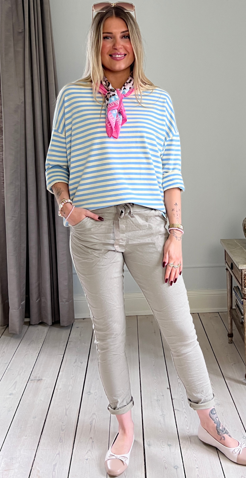 Zenia bluse i oversized pasform med striber lysblå/hvid LikeLondon