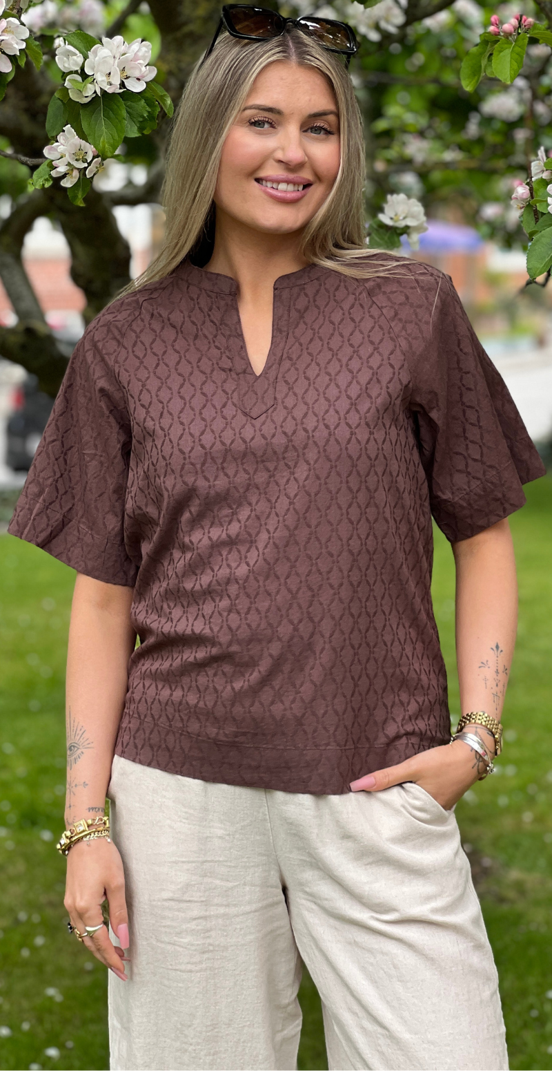 Farley bluse med broderet mønster french roast B.young