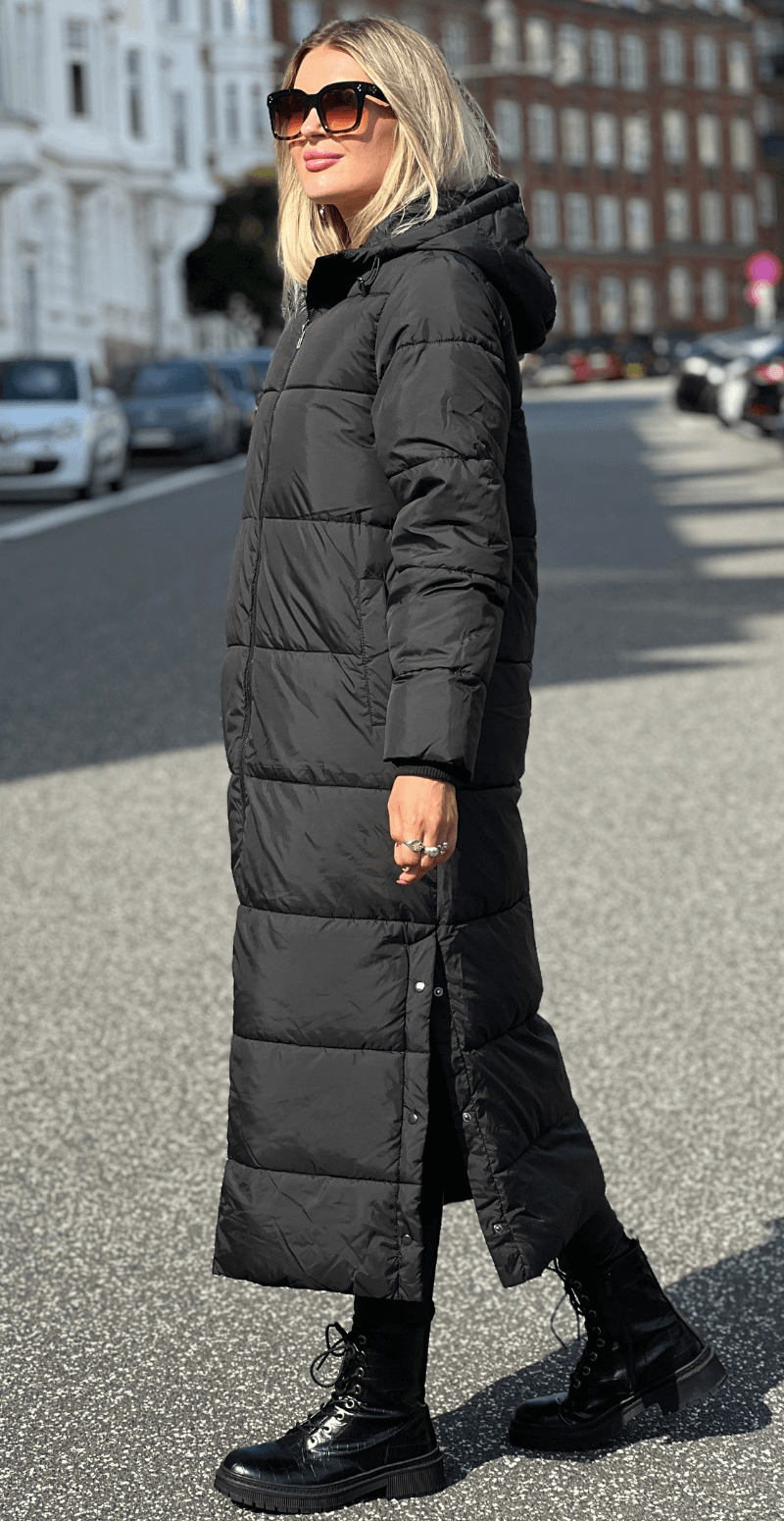 Liva frakke med hætte sort LikeLondon