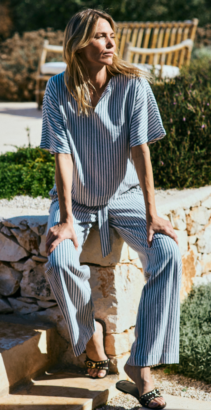 Lavisco hørbluse med v-hals offwhite w. navy