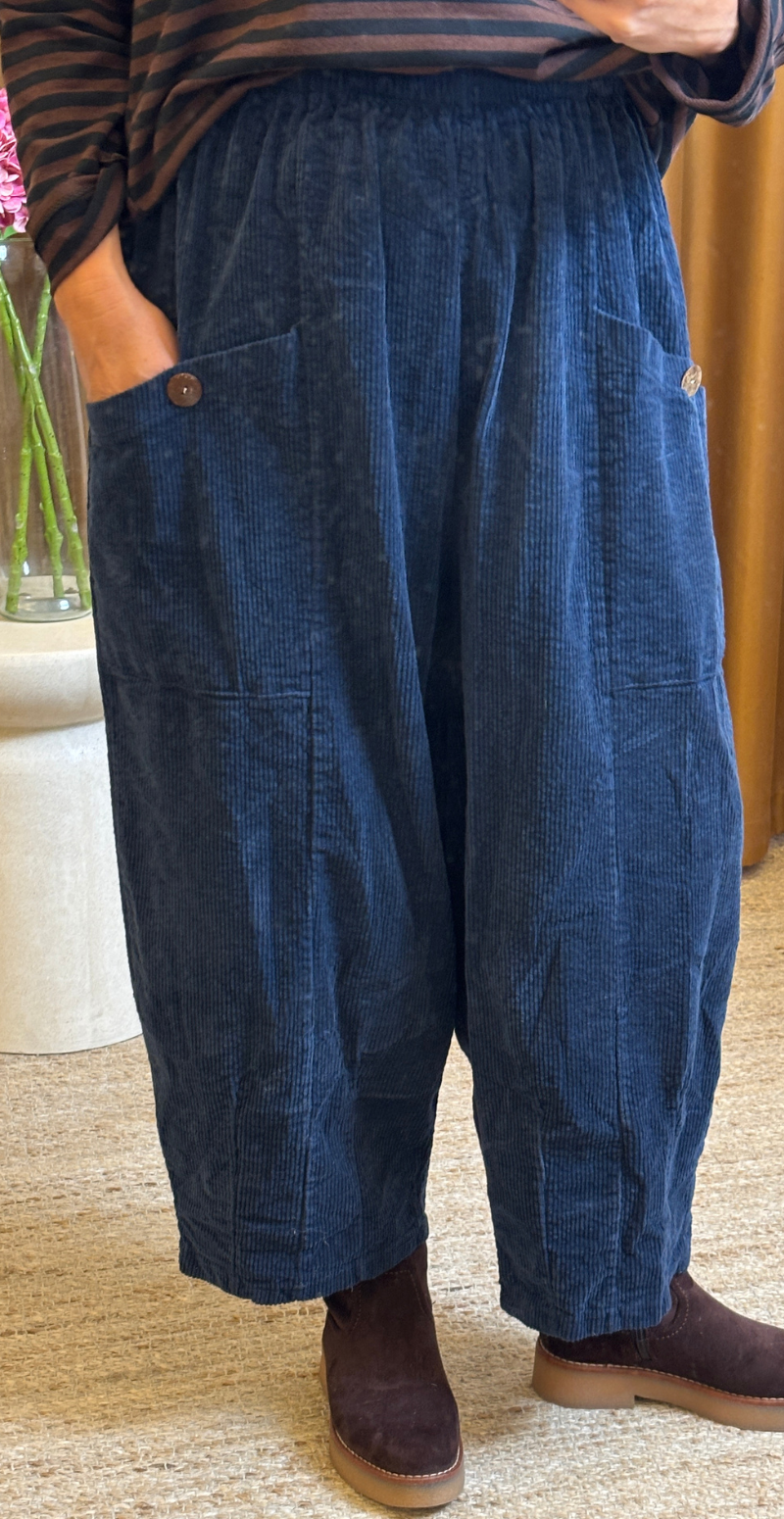 Gwen fløjlsbukser med store lommer navy LikeLondon