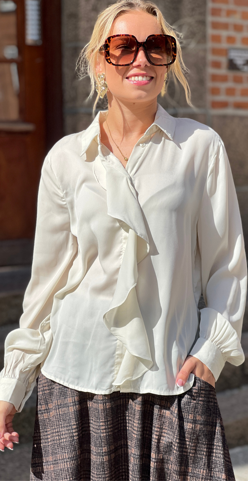 Igomi bluse med flæsekant foran birch B.young