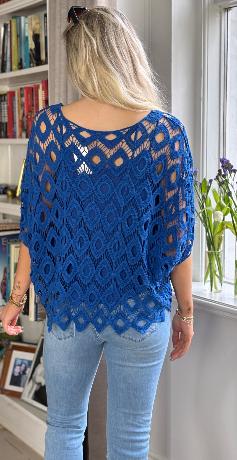 Michela hæklet bluse med indertop royalblue LikeLondon